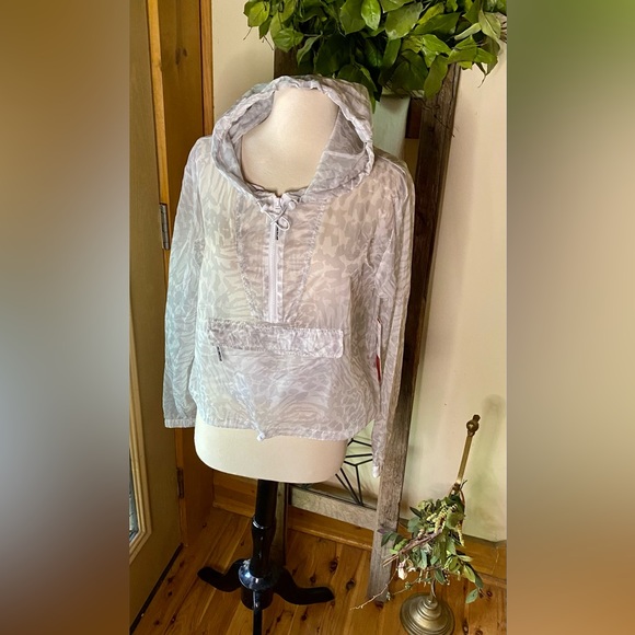 ✨GOOD AMERICAN Icy Leopard Print Windbreaker Jacket✨ NWT - Picture 2 of 16